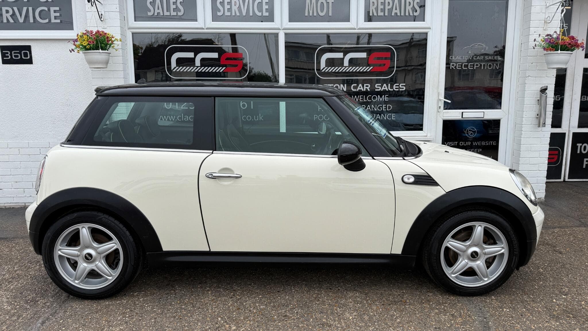 2009 MINI Hatch - Image 8