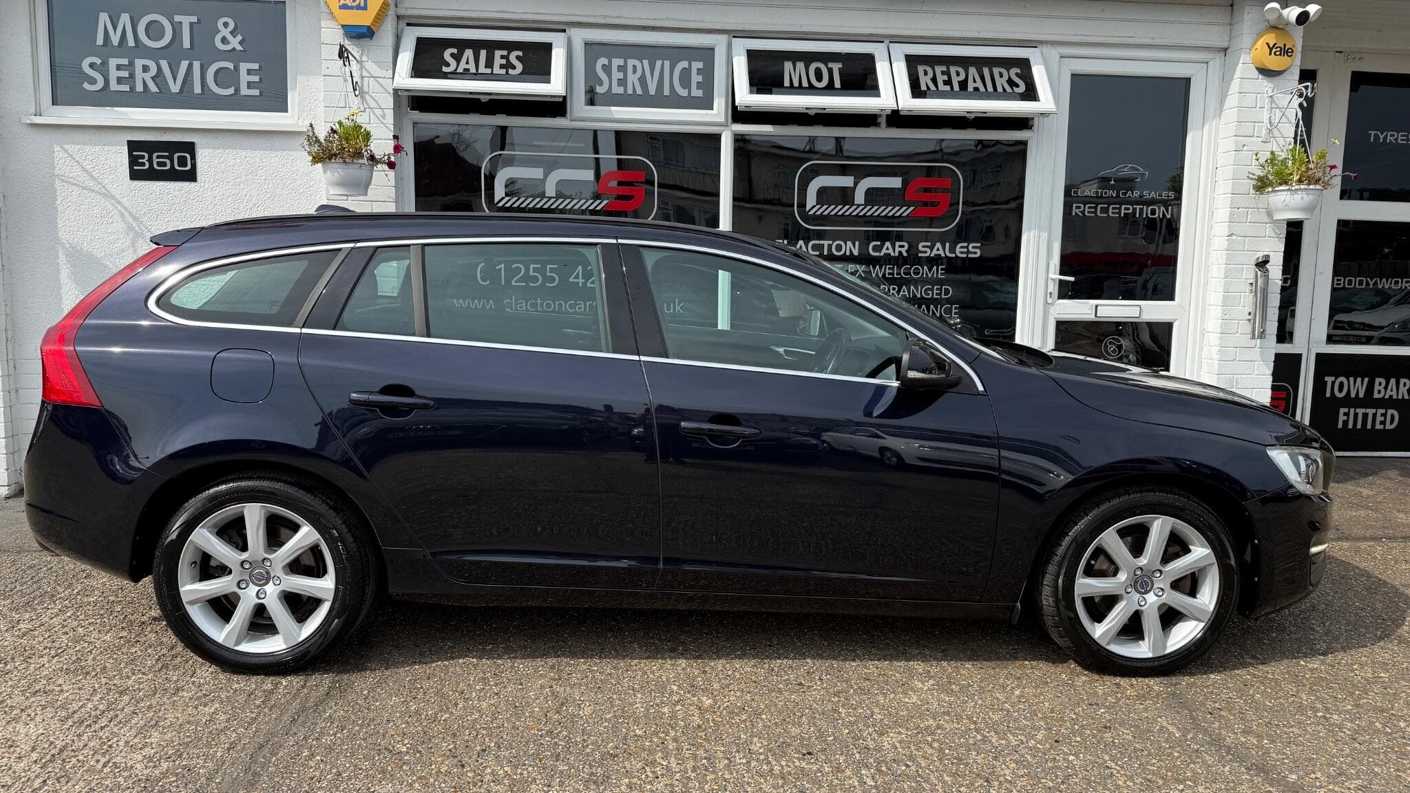 2017 Volvo V60 - Image 7