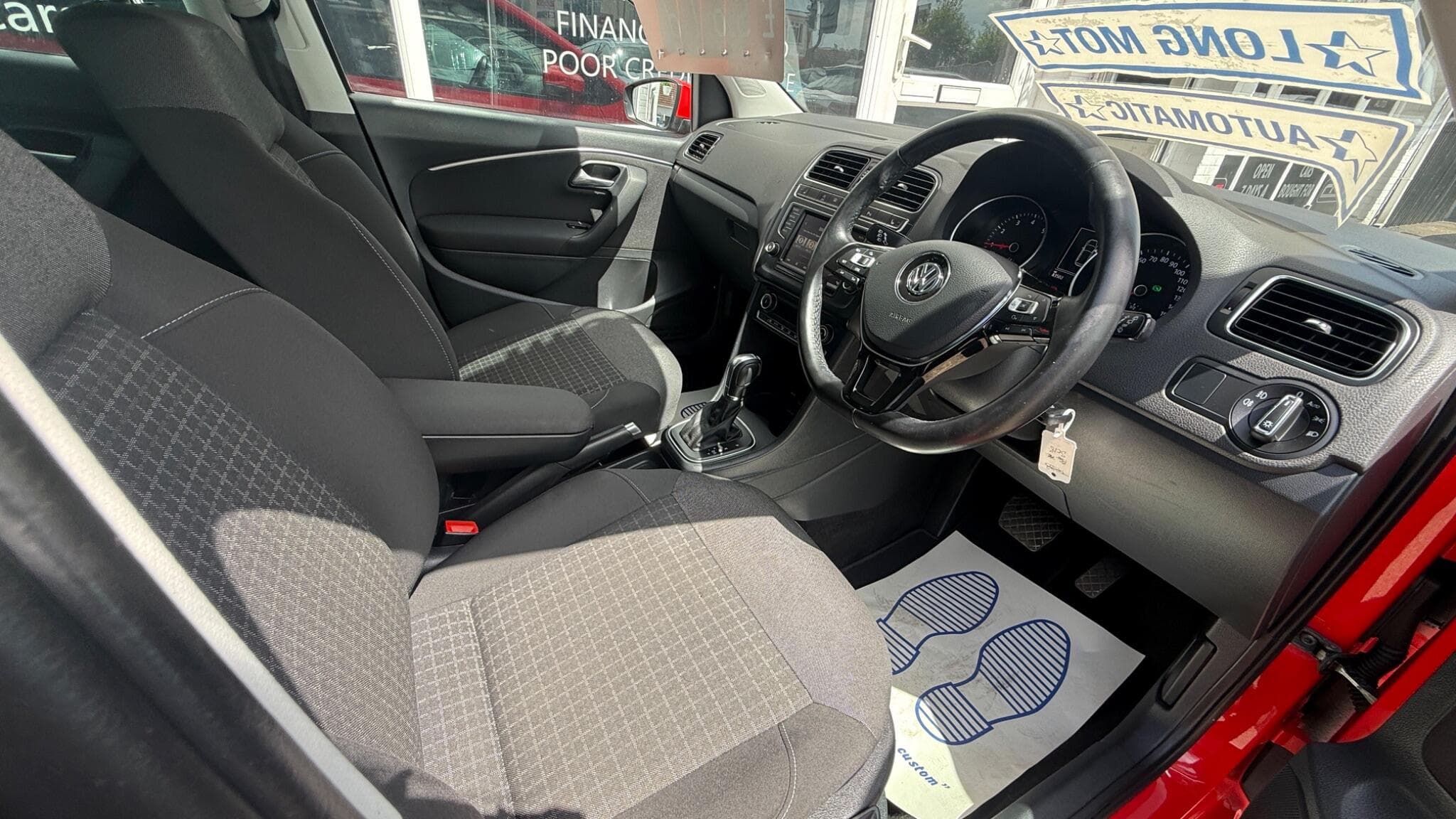 2015 Volkswagen Polo - Image 9