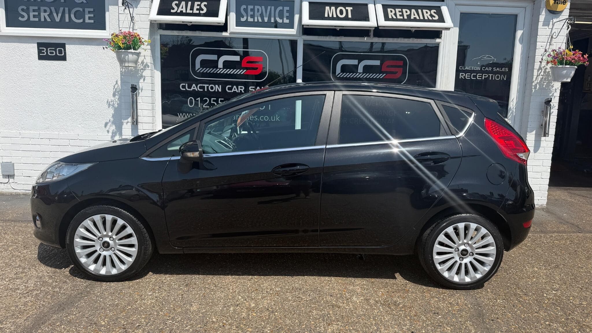 2010 Ford Fiesta - Image 4
